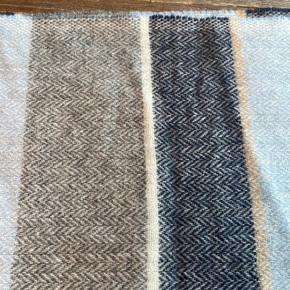 Barbarossa Striped Wool Fringe Scarf🖤 - Picture 7 of 7